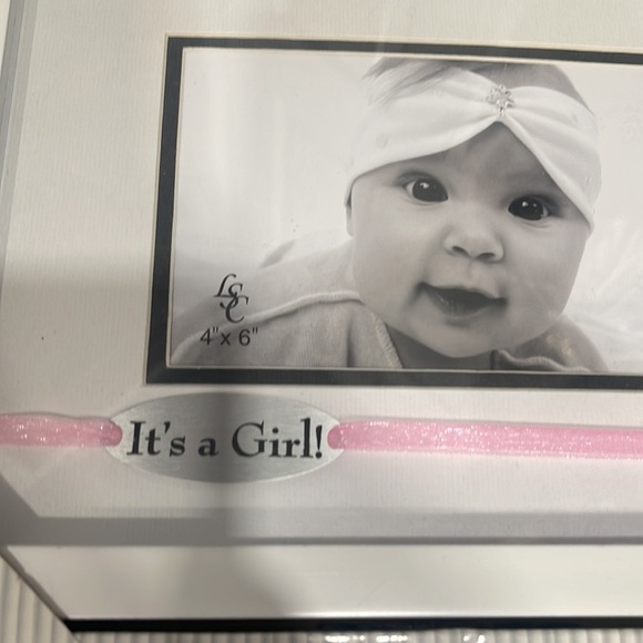 White frame - Picture 2 of 4